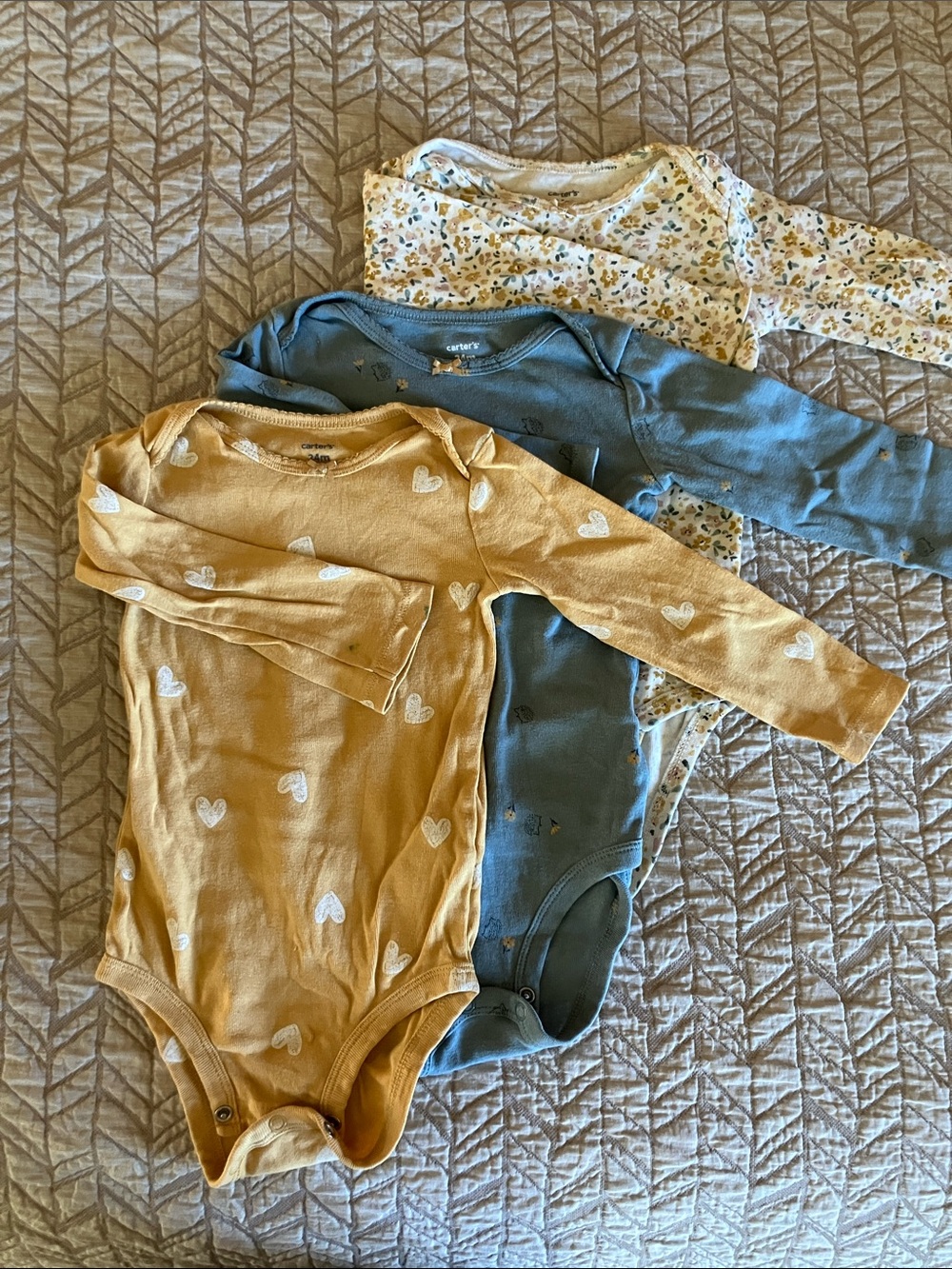 🌟 3 for $12 • carters 24M onesies